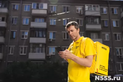 Курьер яндекс еда