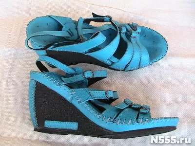 синие кожаные женские босоножки на танкетке, 39-40 размера
